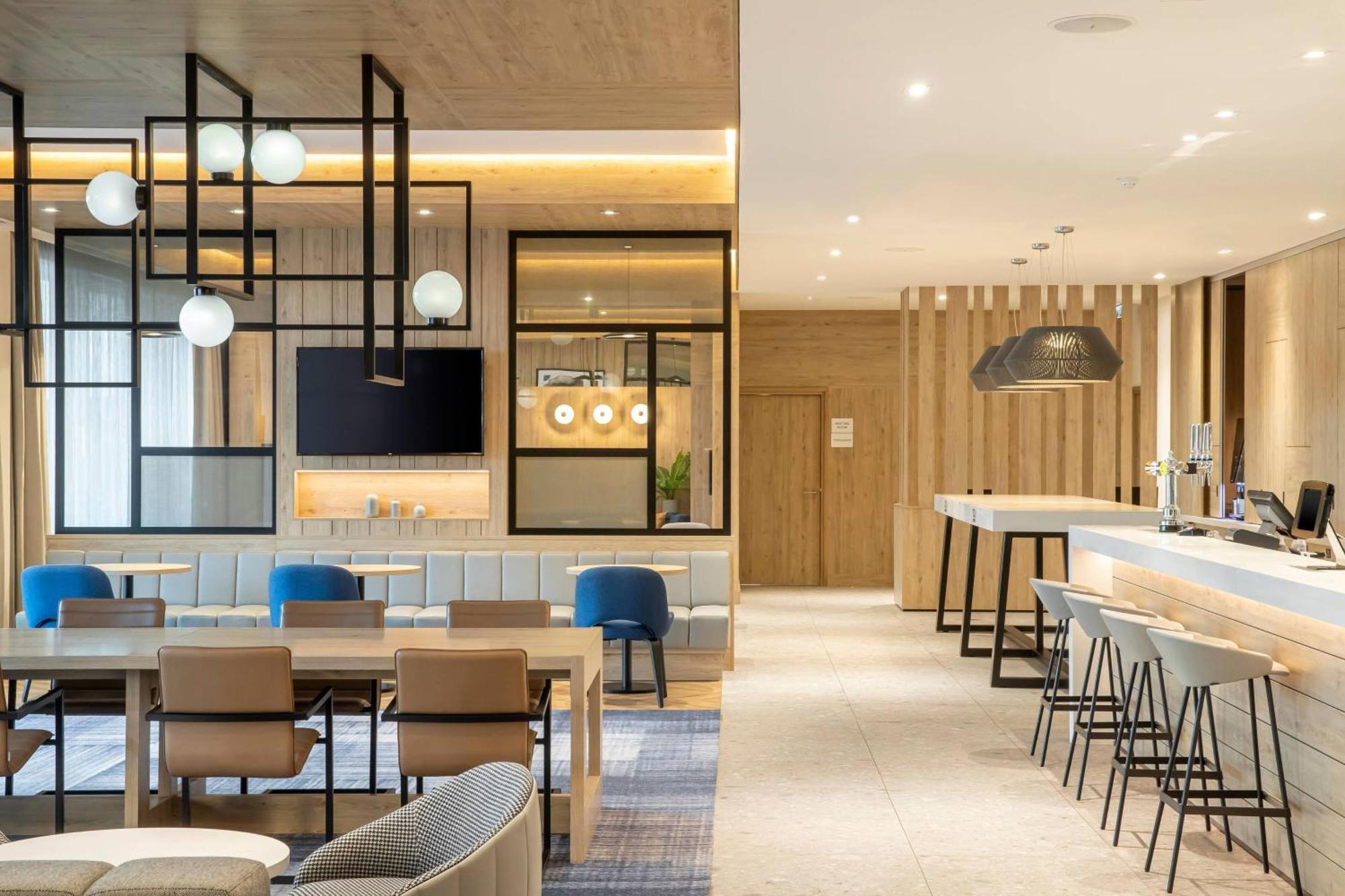 Courtyard By Marriott Inverness Airport Exterior photo
