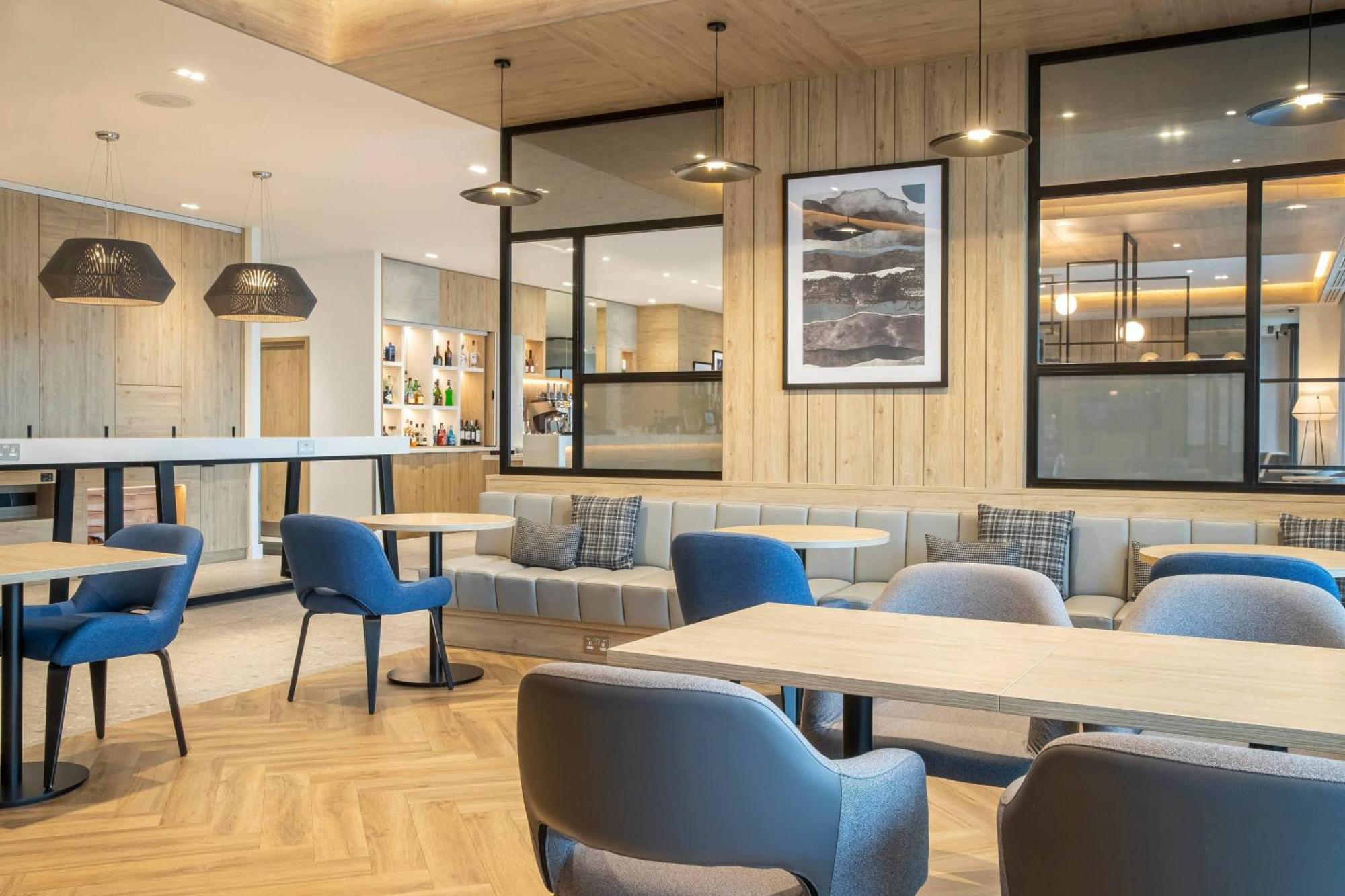 Courtyard By Marriott Inverness Airport Exterior photo