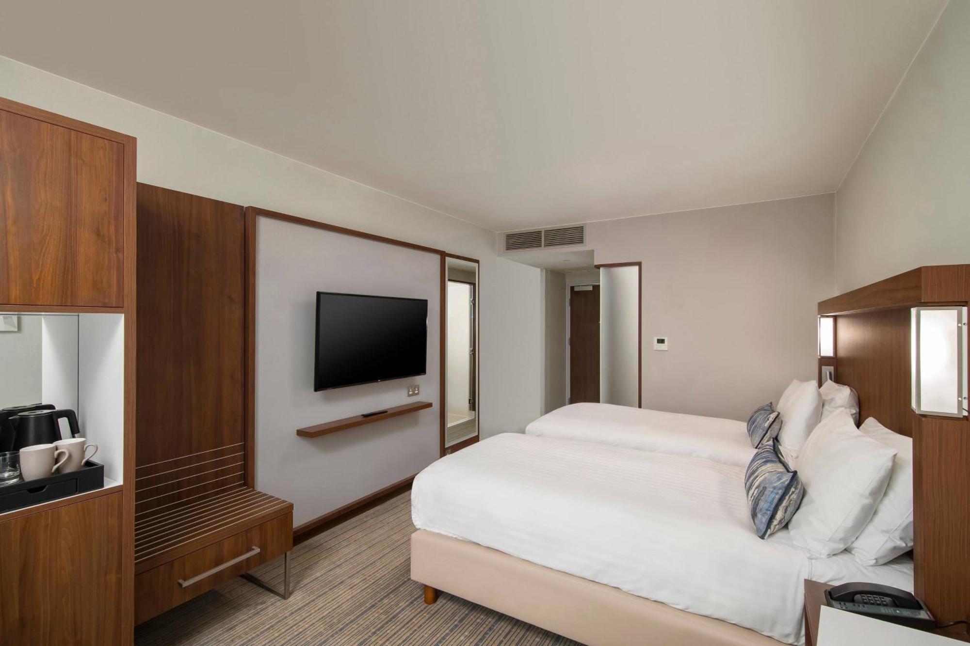 Courtyard By Marriott Inverness Airport Exterior photo